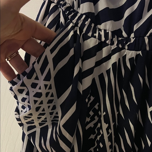 🌴vacation pick🌴Katie Blue and White Geometric Jumpsuit - Picture 3 of 4